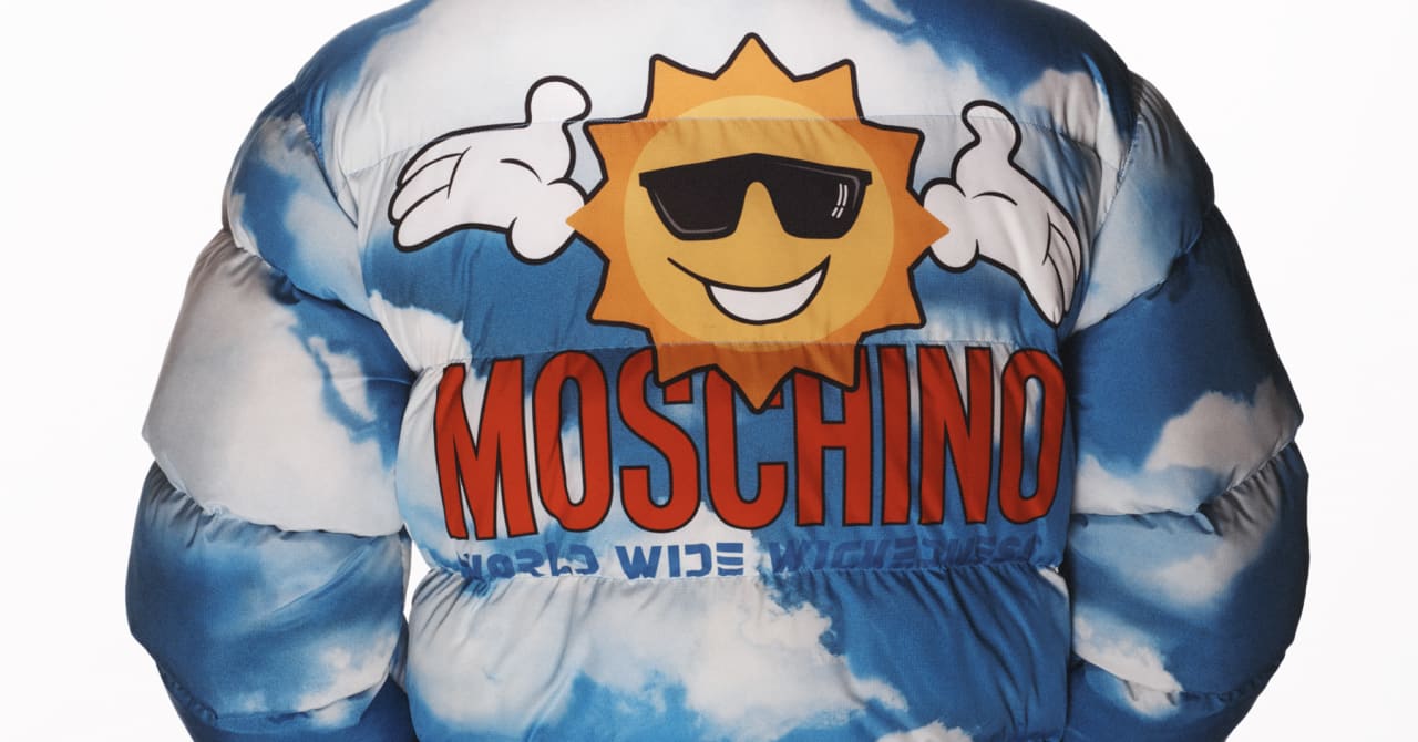 モスキーノ×パレス スケートボード、青空をイメージしたダウンジャケットやヘルメット発売