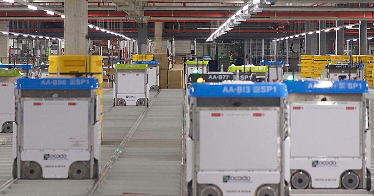 ネットスーパーの新時代へ　専用のロボット物流倉庫が稼働