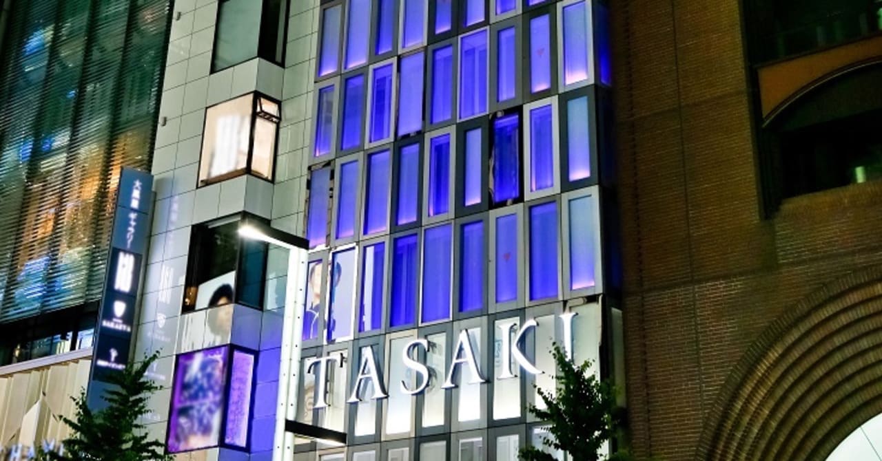 タサキが銀座本店を青色にライトアップ、医療従事者への感謝を表現