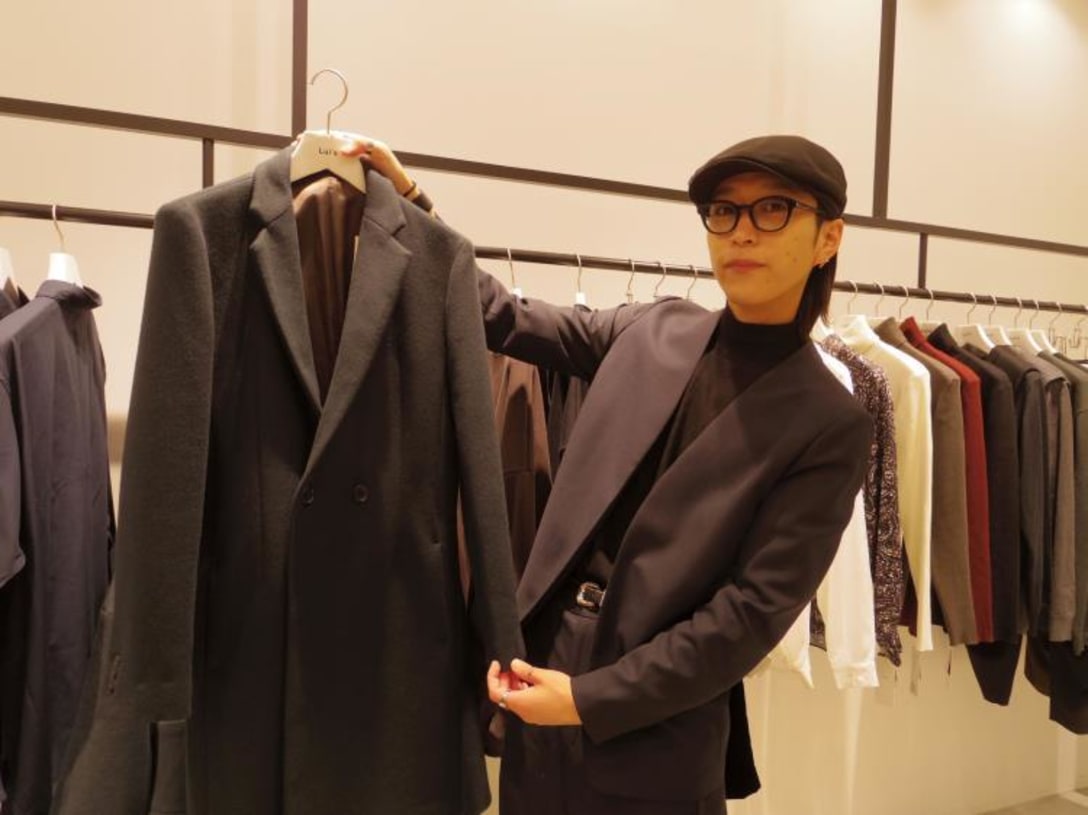 「体験するように試着を楽しんでもらうこと」を重視する新井さん