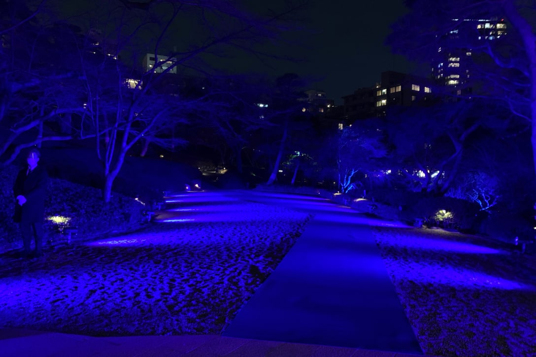 ランウェイから続く庭園 Image by FASHIONSNAP.COM