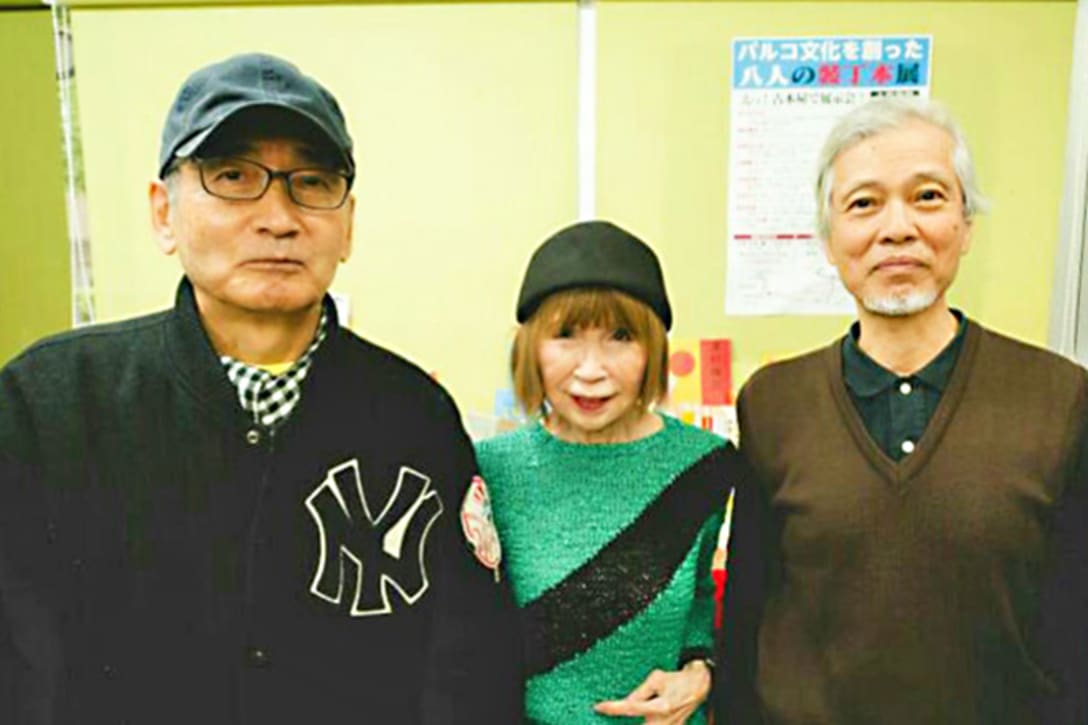 左から、モンガ堂店主の富永正一さん、山口はるみさん、かわじもとたかさん。