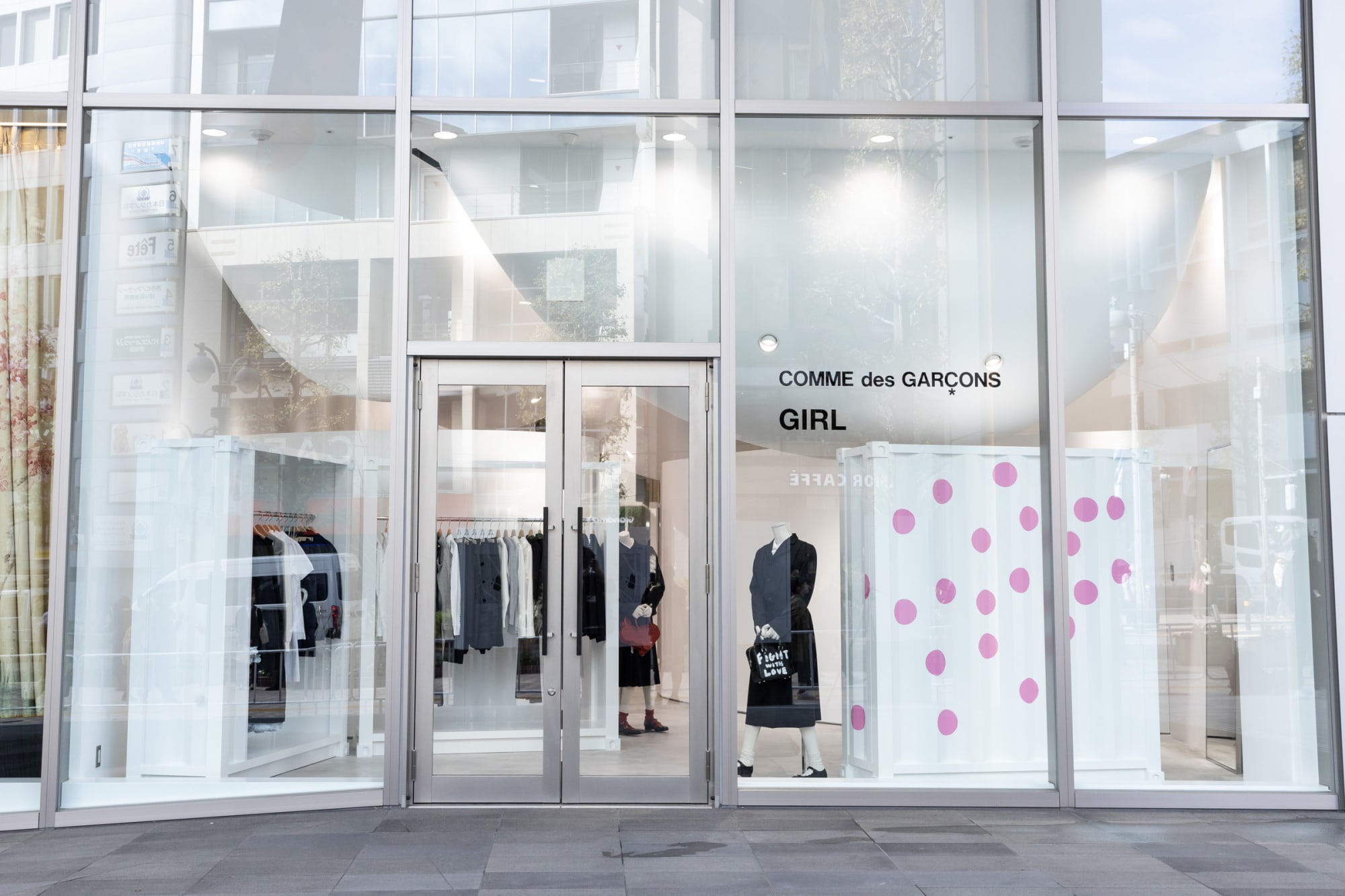 コム デ ギャルソン ガール 初の単独店が渋谷パルコに Cdgやプレイなどガーリーなコラボアイテムが集結
