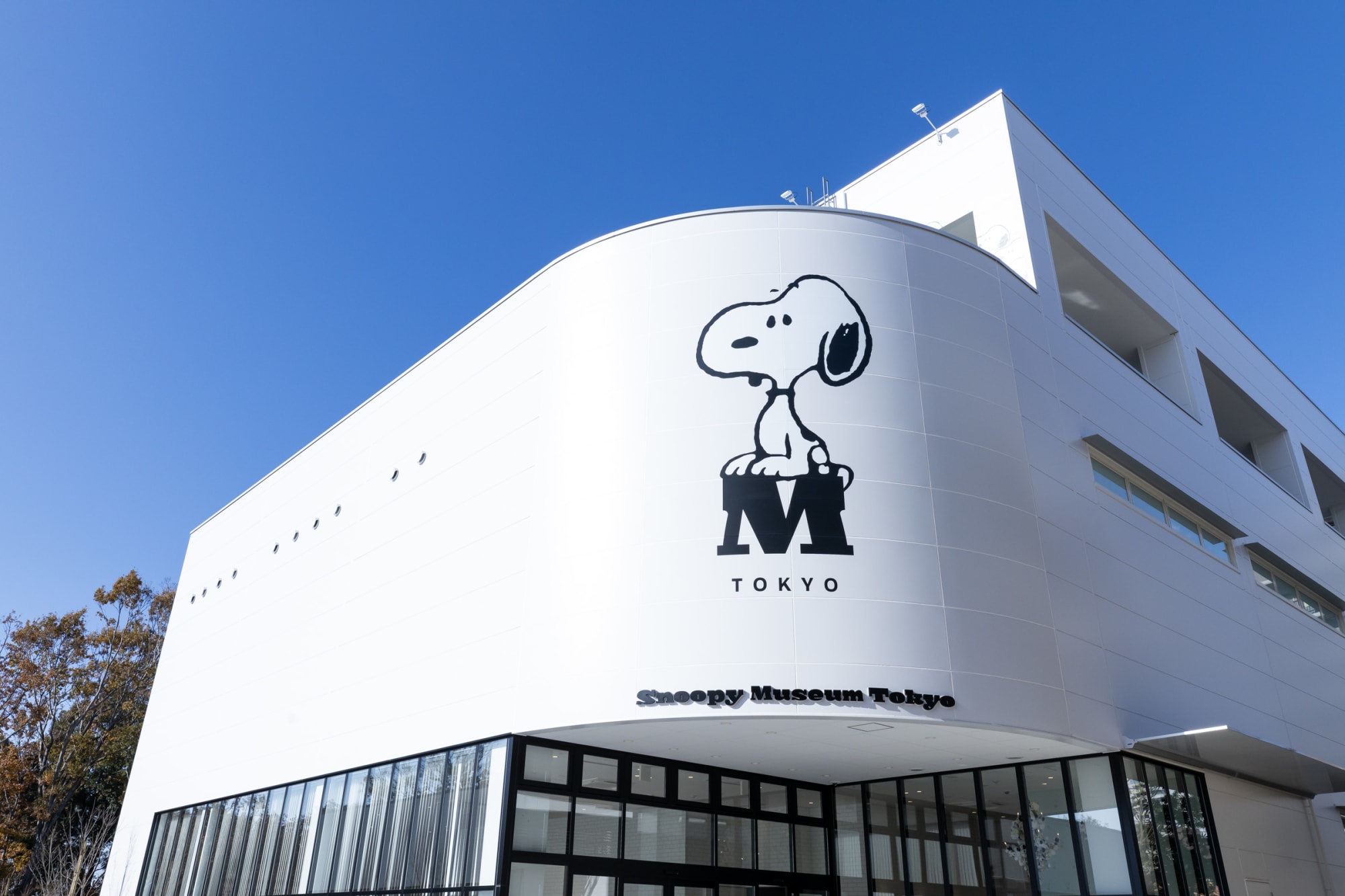 スヌーピーミュージアムが南町田に移転オープン 全長8mの巨大スヌーピーの展示も