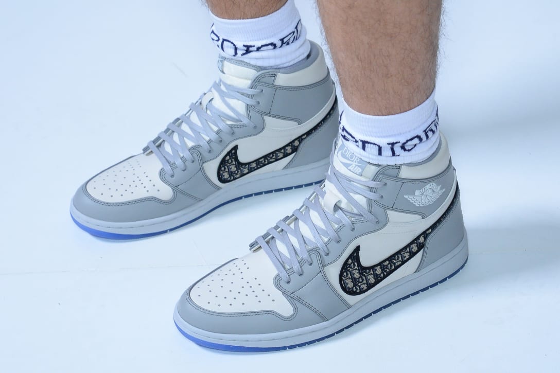 ショーで発表された「AIR JORDAN I HIGH OG DIOR」 Image by FASHIONSNAP.COM(Photo by Koji Hirano)/NIKE/DIOR