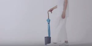 【動画】傘が必要か知らせてくれる「傘立て」とゴミ収集の日を教えてくれる「ゴミ箱」発売