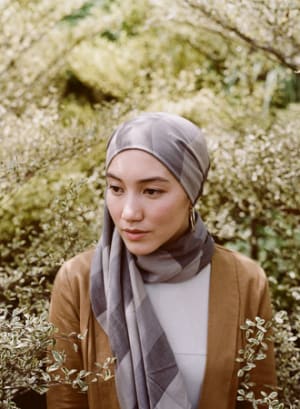 ユニクロがイスラム女性向けコレクションを米国で展開開始  エアリズム使用のヒジャブも