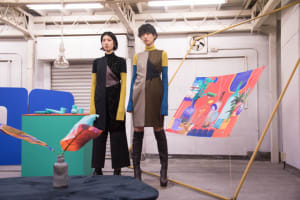 「コトナ」が初の単独ショー開催、アーティスト玉山拓郎が色鮮やかな空間を演出