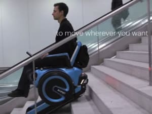 階段を登れるスタイリッシュな車椅子「Scewo」登場