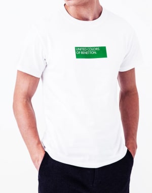「ベネトン」ロゴをプリント、ボックスロゴTシャツ発売