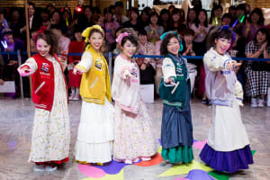 ももクロが「ピンクハウス」を着用、伊勢丹新宿店でファッションショー開催