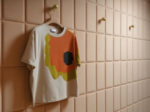 「レッド ヴァレンティノ」がミラノ デザインウィークを記念した限定Tシャツ発売