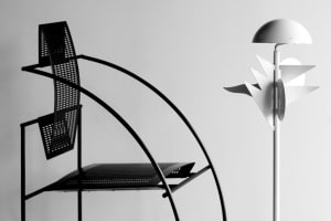 黒か白の家具やオブジェを展示する「Black and White」が恵比寿で開催