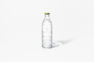 nendo佐藤オオキがデザイン、「い・ろ・は・す」からグラスボトル入り炭酸水が登場
