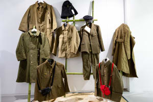 「ソウシオオツキ」はなぜ旧日本軍の軍服から着想を得て服を製作したのか？