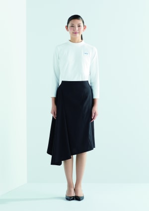 創業90周年のポーラがビューティーディレクターのユニフォームを刷新、服部一成がディレクション