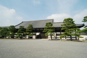 京都・二条城で国際的なアート見本市開催、古美術から現代美術作品まで多数集結