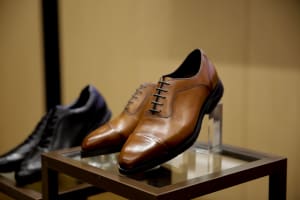 革靴のマドラスとミズノが協業、ビジネス向けウォーキングシューズなど発売