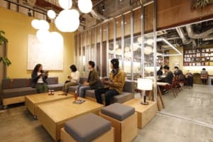 TSUTAYAが札幌に新施設「コンタクト」オープン、シェアオフィスとドミトリーホステルが融合