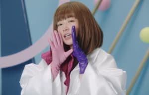 YUKIの新曲「やたらとシンクロニシティ」のPV衣装をケイスケヨシダの吉田圭佑が制作