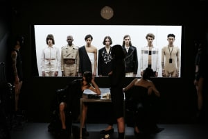 東京ファッションウィークが開幕、トップバッターの「ドレスドアンドレスド」はモノトーンで二面性表現