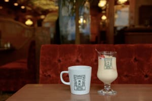 サロン アダム エ ロペが純喫茶文化を発信、「珈琲西武」など4店舗とのコラボアイテムを発売