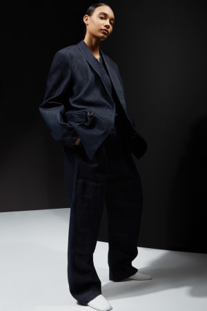 「ルメール」デニムのカプセルコレクションをSSENSE限定発売、ツイストジーンズなど6型