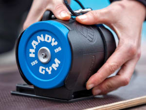 持ち運んでどこでもトレーニング、アプリでガイドしてくれる筋トレデバイス「Handy Gym」登場