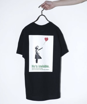 ナノ・ユニバース、バンクシーのグラフィックアートにインスパイアされたTシャツを発売