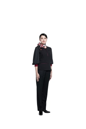 JAL新制服で客室乗務員の女性にパンツスタイルを初導入、江角泰俊がデザイン