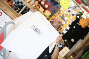 「パブリック トウキョウ」と加賀美健が初コラボ、ストリートブランドをオマージュしたTシャツ発売