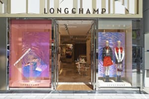 「ロンシャン」国内2店舗目の旗艦店が銀座にオープン、シリアルナンバー入りの限定バッグを発売