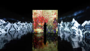 チームラボの個展が金沢21世紀美術館で開催、光る物体が走り続ける実験的な作品「光群落」など展示