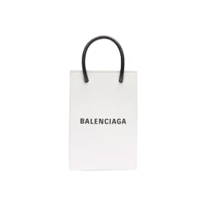 バレンシアガ、ブランドの紙袋を模したバッグラインから新作「フォン ホルダー」を直営店で発売