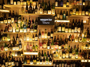 アマゾンの期間限定バー「Amazon Bar」が2年ぶりに開催、約720種類の酒が集結