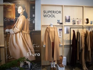 アダストリア初のアラフィー向けブランド「エルーラ」がアイテム披露、加齢による女性の悩みに対応