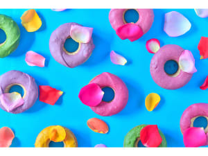 食用バラを使ったヴィーガンスイーツ「美ドーナツ」の限定ショップが渋谷に