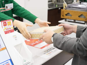セブン-イレブンが「メルカリ」の梱包資材を全国の店舗で発売、ワンストップショッピングを提供