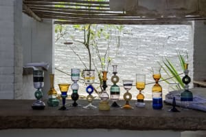 マルニがガラス製品のコレクションを期間限定発売、コロンビア伝統工芸の手法で製作