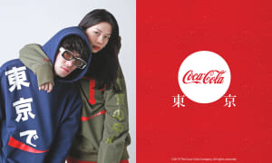 「コカ･コーラ」のアパレルを展開する日本初の常設店舗がプロペラ通りにオープン、アトモスが運営