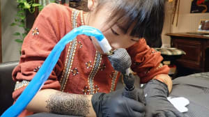 「大人になってもタトゥーをやってたい」10歳のタトゥーアーティストNOKOに聞く、日本のタトゥー事情
