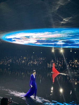「バレンシアガ」のスペクタクルが示唆する、ファッションと人と地球の関係
