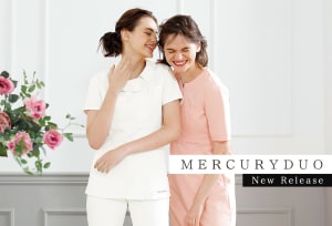「マーキュリーデュオ」が医療服ブランドとコラボ、パステルカラーのメディカルウェアを発売
