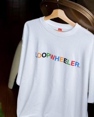 ビームス ジャパン×ループウィラー、マルチカラーのロゴ入りTシャツ発売