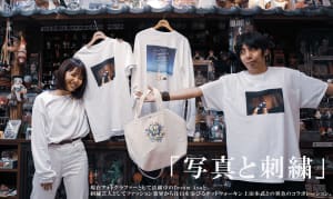 グッドウォーキン上田歩武とDream Ayaのコラボアイテム発売、裸足の写真にスニーカーの刺繍をデザイン