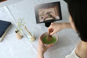 中川政七商店「茶論」がオンライン茶道稽古を開講、リモート茶摘み体験も