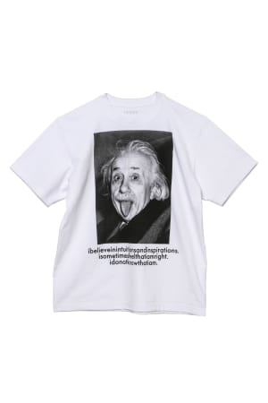 「サカイ」がアインシュタインモチーフのTシャツとフーディー発売、ポートレートと名言をプリント