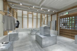 「ニューバランス」看板のない新コンセプトストアが日本橋浜町に誕生、東京デザインスタジオの発信拠点に