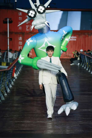 「ルイ・ヴィトン」メンズコレクションはアップサイクル＆シーズンレスに　上海のショーに続く発表地は東京