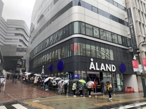 韓国の人気セレクトショップ「エーランド」が上陸、開店前から100人以上が行列
